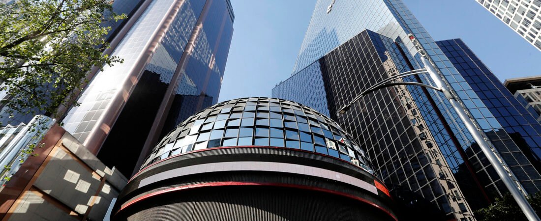 Bolsa mexicana cae 1.12 % por aumento de aversión al riesgo por violencia tras operativo