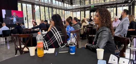 “¡Dos días de descanso ya!” Leslie Hendricks exige justicia laboral frente a engaños oficialistas